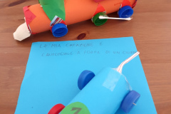 Francesco-Lautomobile-a-forma-di-cilindro-e-il-treno